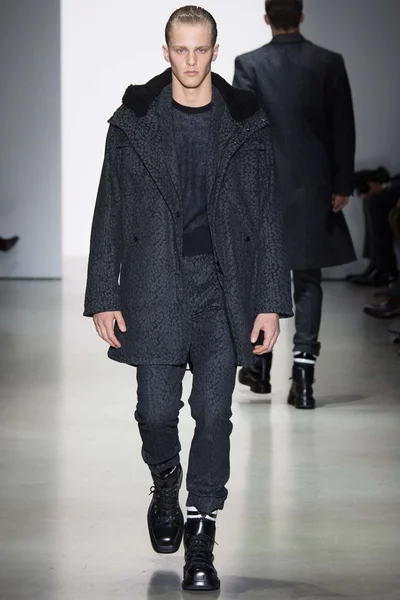 Look 3